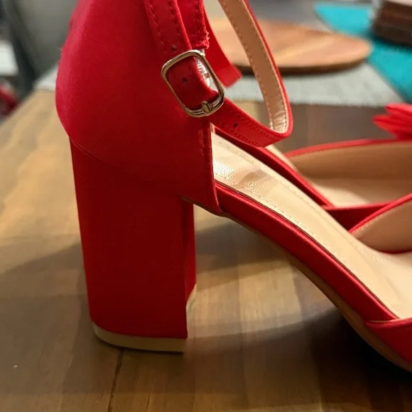 Red bow pumps - Picture 3 of 5